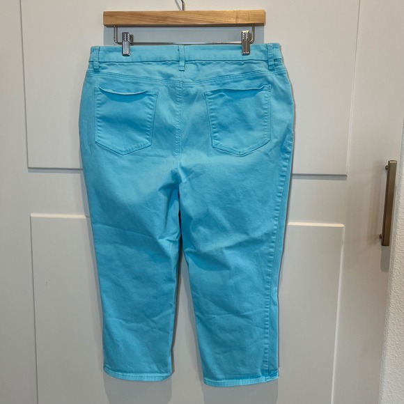Chico's Perfect Stretch Girlfriend Slim Leg Capri Size 2 Blue Cropped Pants - Picture 3 of 7